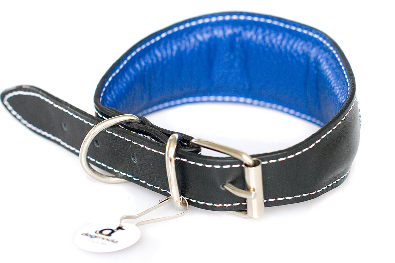 Blue hearts collar is available in 5 sizes