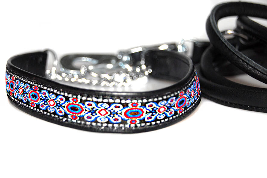 Black martingale show collar with black rolled lead
